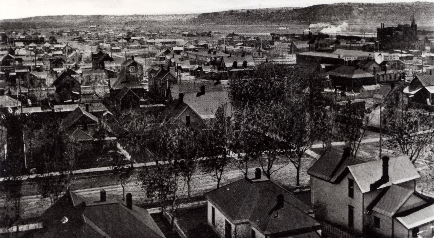 Downtown looking east, 1900s